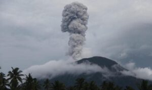 1716952862-Erupsi-Gunung-Ibu-BNPB