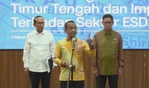 menteri-esdm-bahlil-lahadalia-saat-menyampaikan-pemaparan-dalam-keterangan-pers-menteri-esdm-perkembangan-terkini-timur-tengah-1772530599809_169